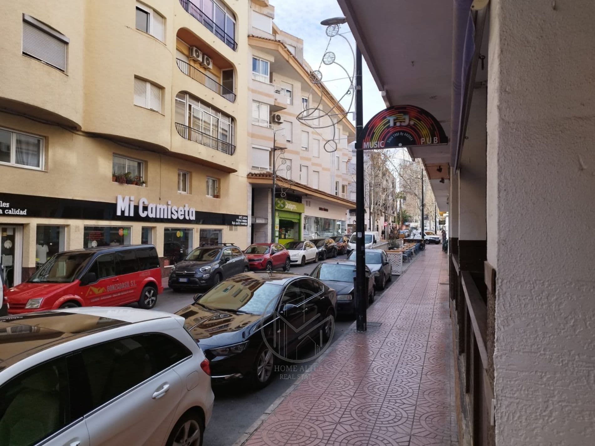 LOCAL A PIE DE CALLE EN CALPE - 25